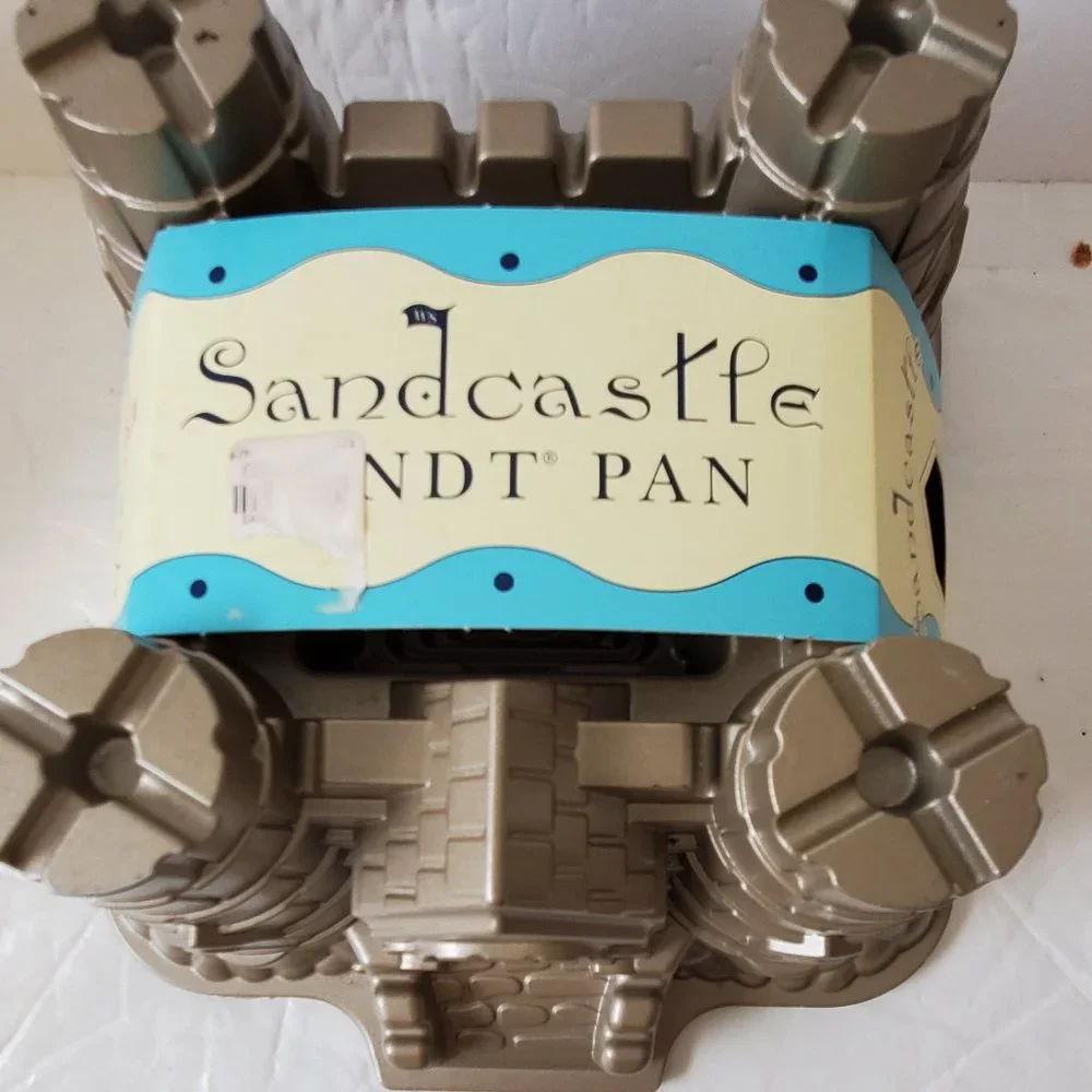Williams Sonoma Vintage 2005 Sandcastle Bake Pan
